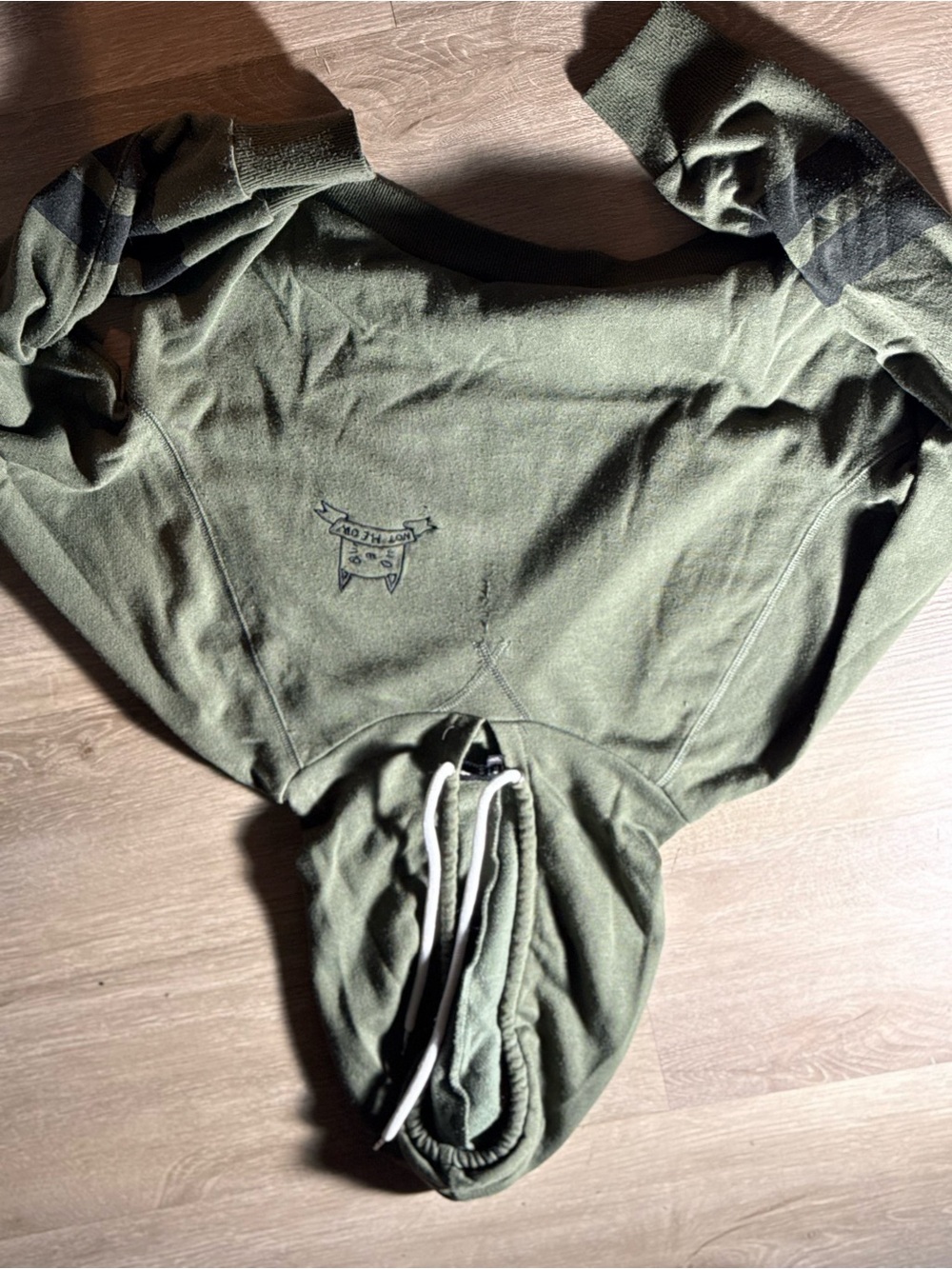 Iris Olive Green Pullover Hoodie Size Medium